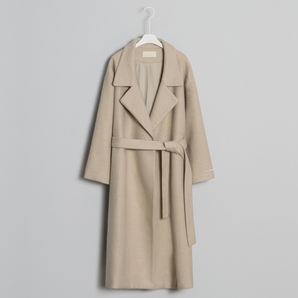 🚫SOLD🚫 Oversize Lapel Woolen with Belt Coat - Picture 6 of 8